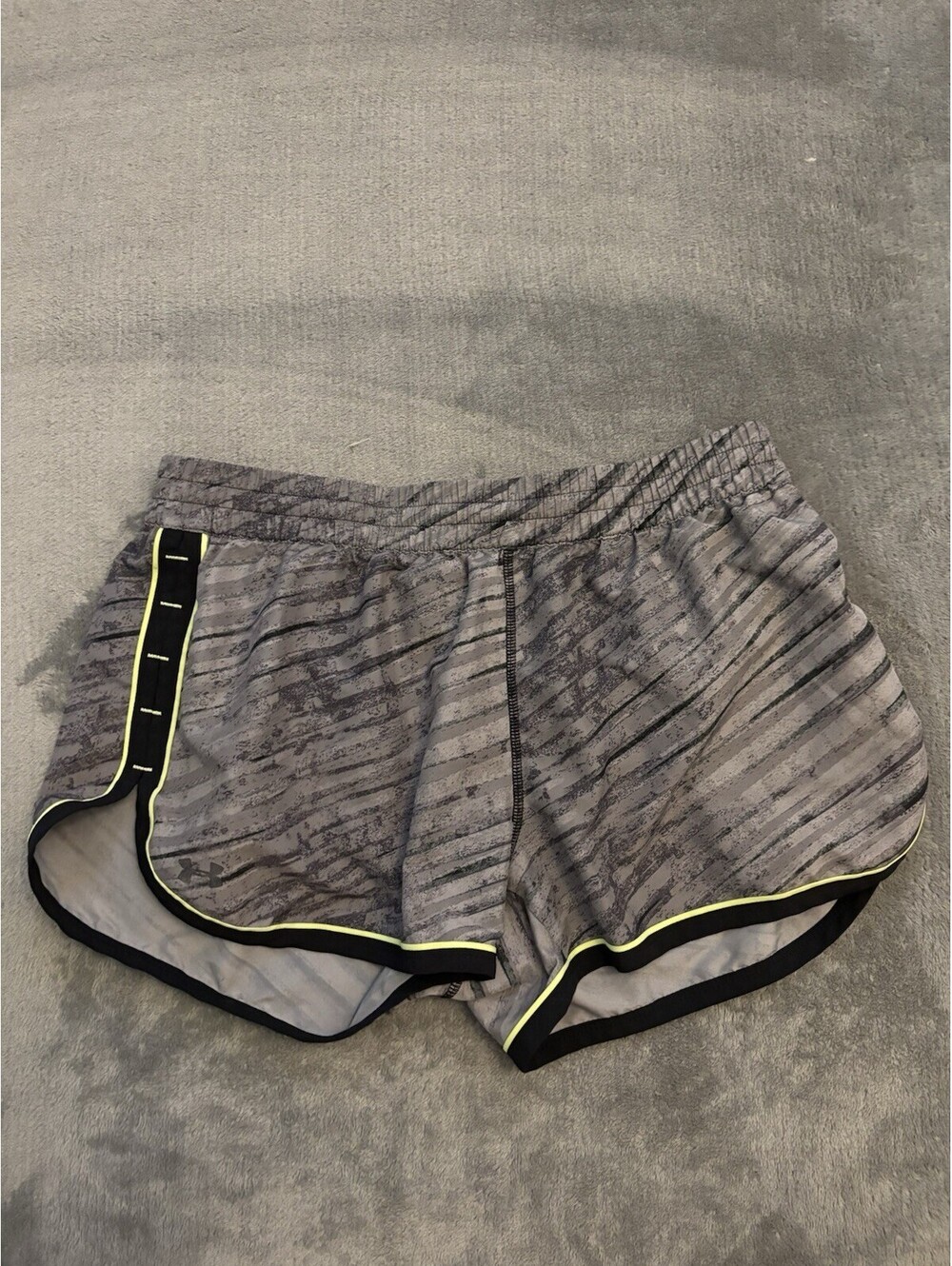 Under Armor Women’s Running Shorts size Small Athletic Cross training Walking
